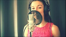 Unsere Gospelchorleiterin Anna-Rabea Pacheco singt das Halleluja